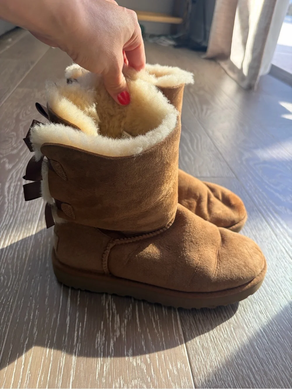 UGG size 6 Bailey Bow Boots in Chestnut with Shearling Trim